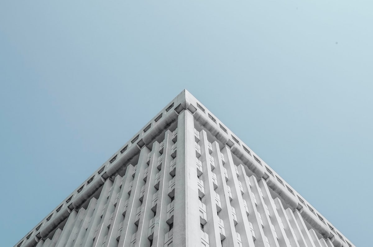 女子履行判决向“出轨丈夫”公开道歉,男方供职单位回应:已对其停职调查